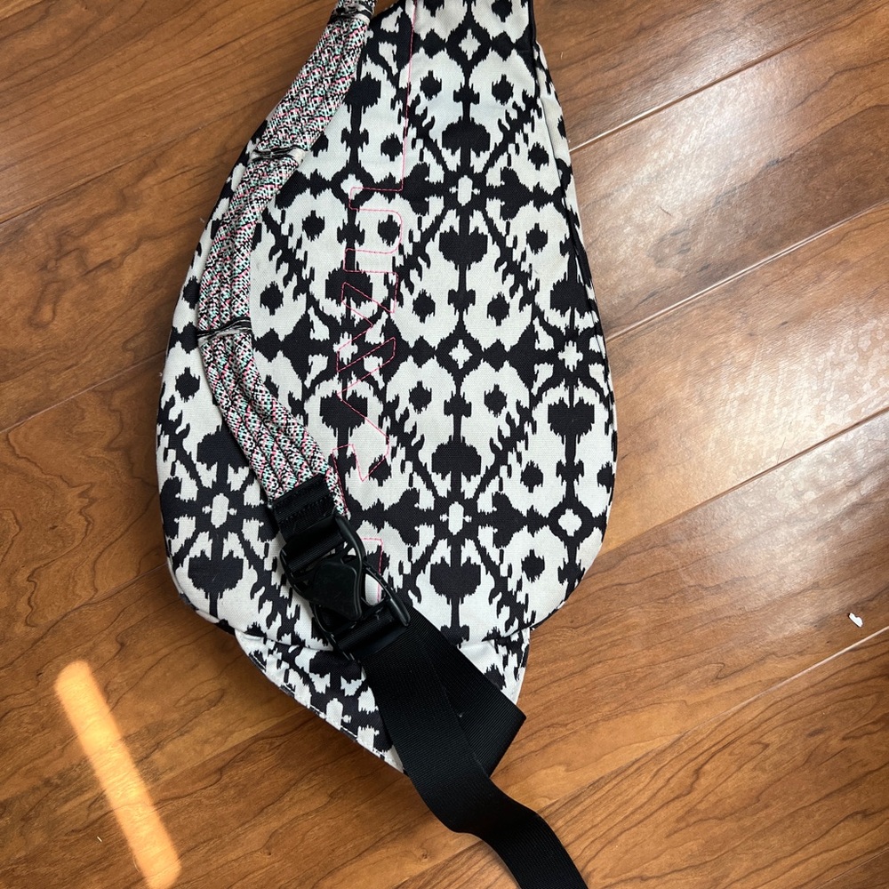 EUC KAVU Black and White Patterned Backpack/Crossbody - Picture 10 of 10